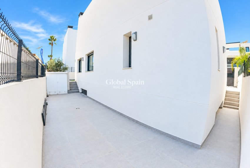 Wederverkoop - VILLA -
ALGORFA - LA FINCA GOLF / ALGORFA