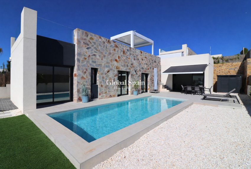 Wederverkoop - VILLA -
Algorfa - La Finca Golf Resort