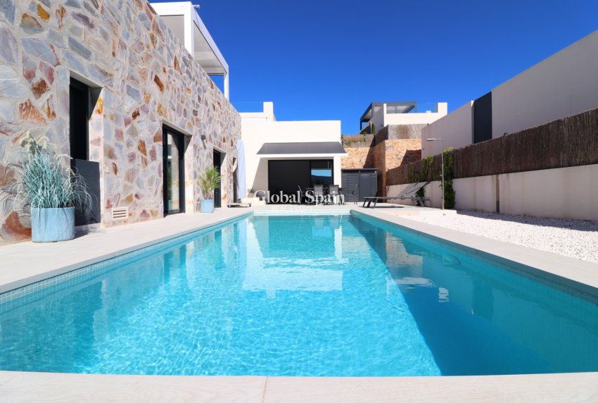 Wederverkoop - VILLA -
Algorfa - La Finca Golf Resort