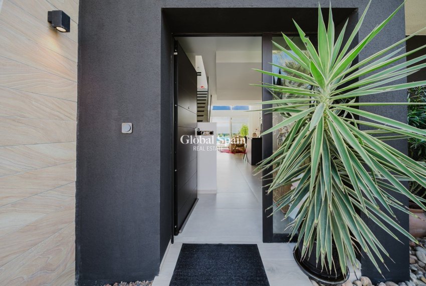 Wederverkoop - VILLA -
ALGORFA - La Finca Golf