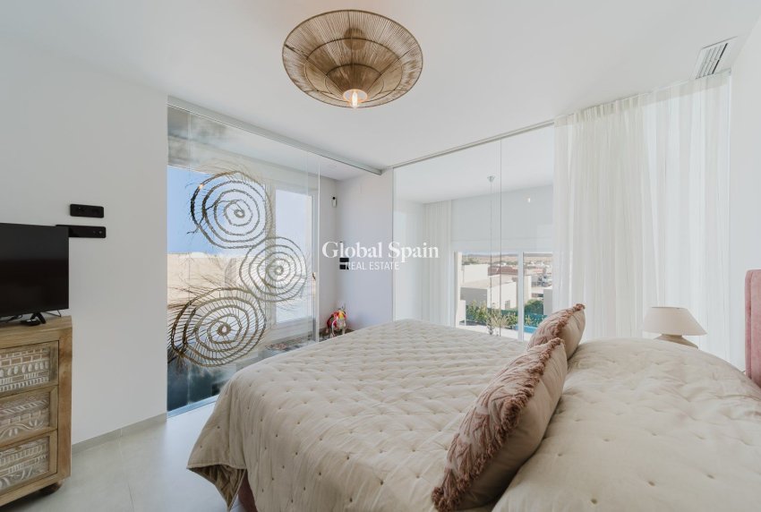 Wederverkoop - VILLA -
ALGORFA - La Finca Golf