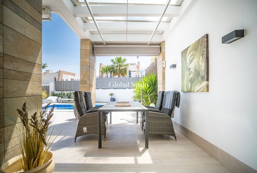 Wederverkoop - VILLA -
ALGORFA - La Finca Golf