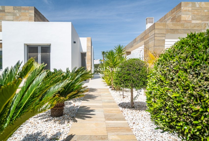 Wederverkoop - VILLA -
ALGORFA - La Finca Golf