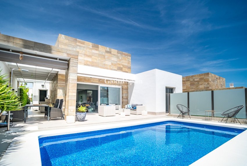 Wederverkoop - VILLA -
ALGORFA - La Finca Golf