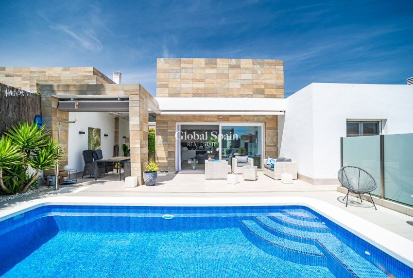 Wederverkoop - VILLA -
ALGORFA - La Finca Golf