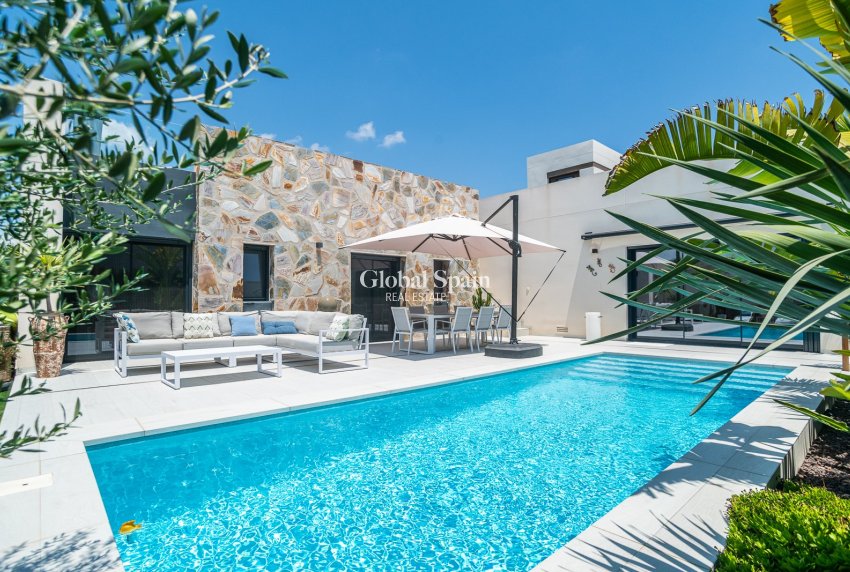Wederverkoop - VILLA -
ALGORFA - La Finca Golf