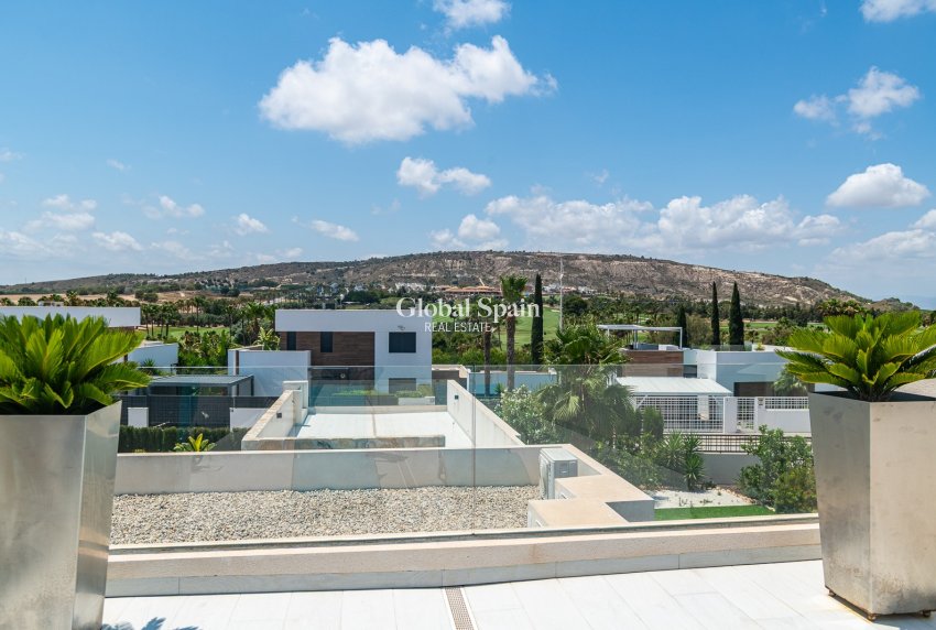 Wederverkoop - VILLA -
ALGORFA - La Finca Golf