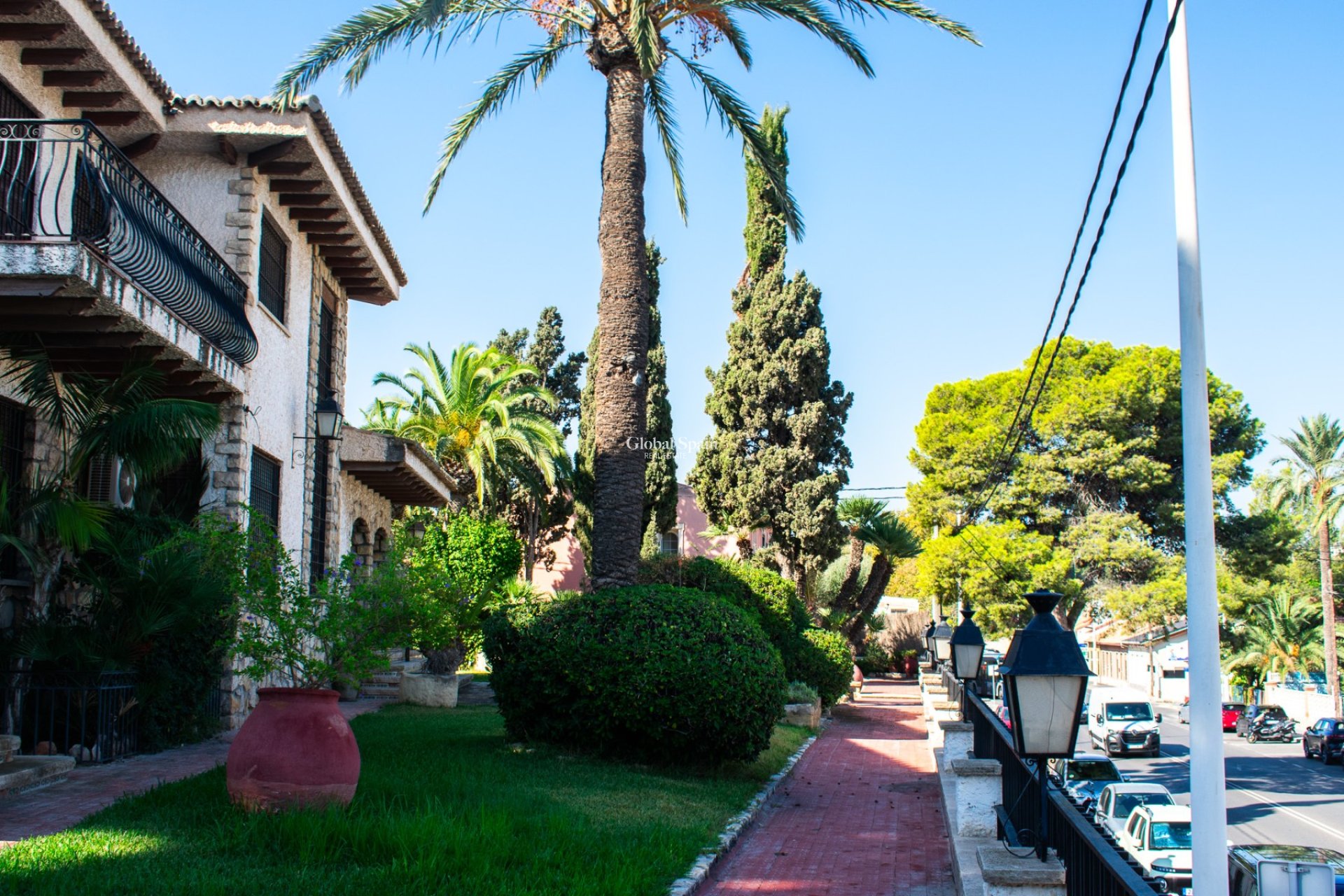 Wederverkoop - VILLA -
ALICANTE - Albufereta