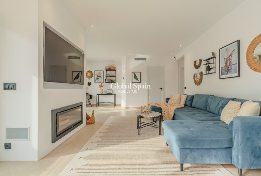 Wederverkoop - VILLA -
ALICANTE - Cabo de las Huertas