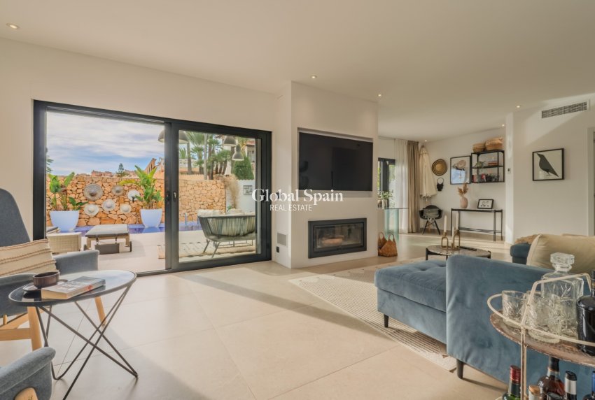 Wederverkoop - VILLA -
ALICANTE - Cabo de las Huertas