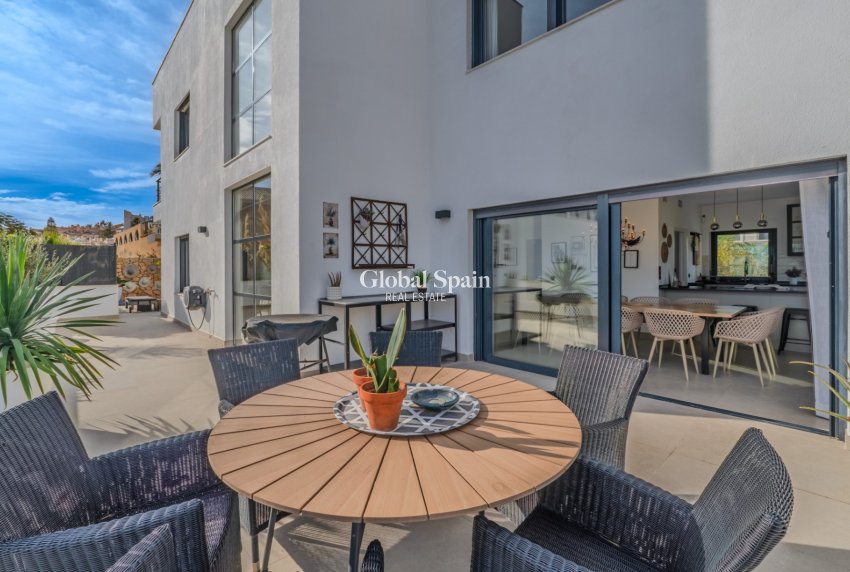 Wederverkoop - VILLA -
ALICANTE - Cabo de las Huertas