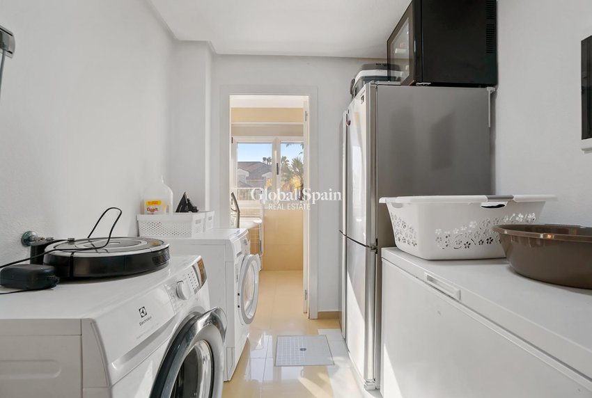 Wederverkoop - VILLA -
ALICANTE - CAMPOAMOR