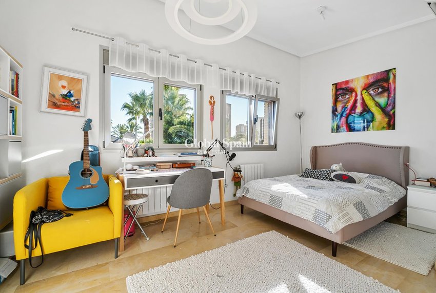 Wederverkoop - VILLA -
ALICANTE - CAMPOAMOR