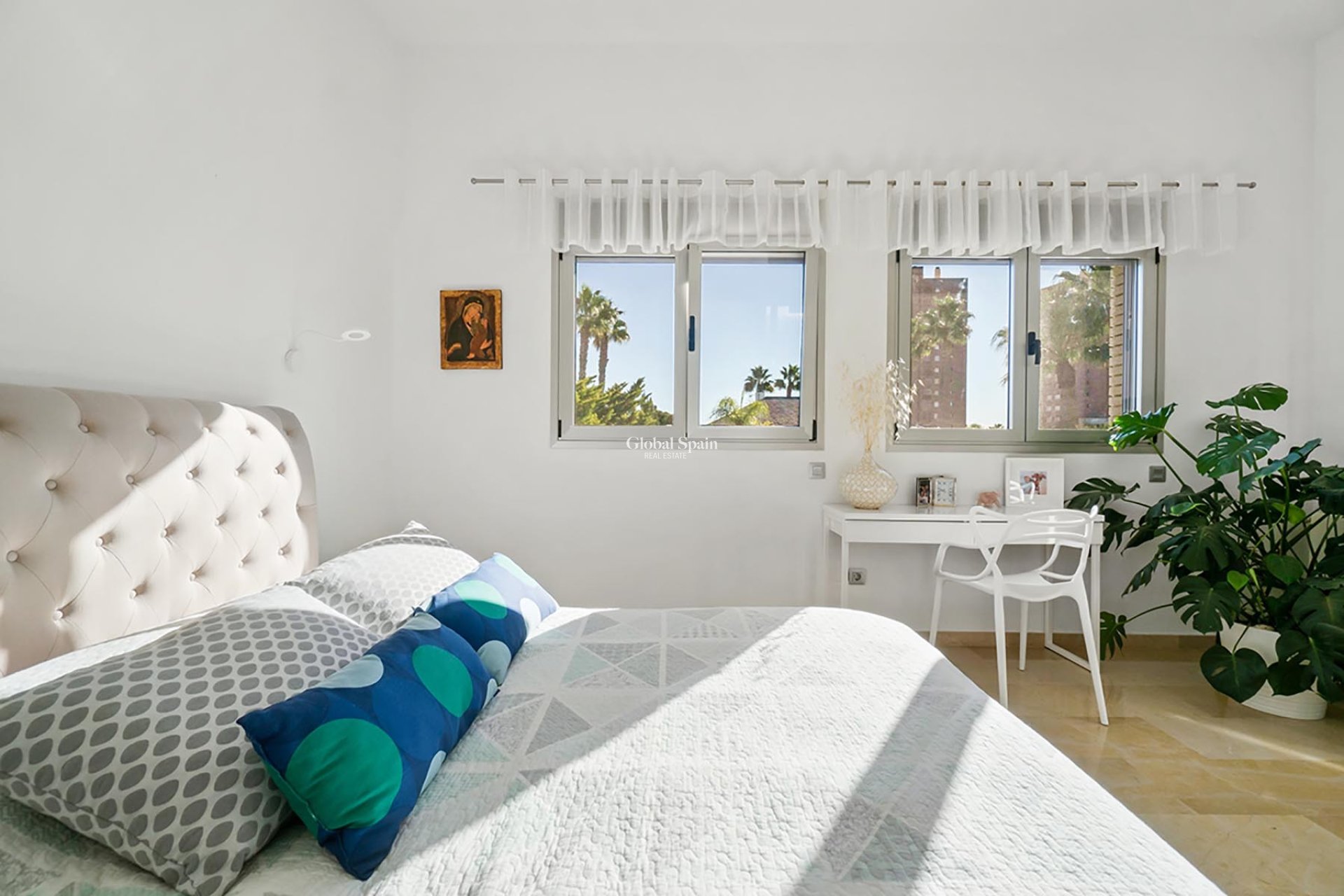 Wederverkoop - VILLA -
ALICANTE - CAMPOAMOR