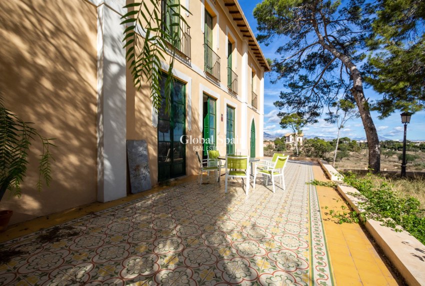 Wederverkoop - VILLA -
ALICANTE - Costa Blanca