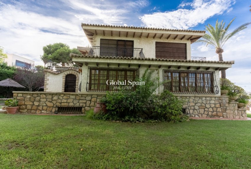Wederverkoop - VILLA -
ALICANTE - Costa Blanca