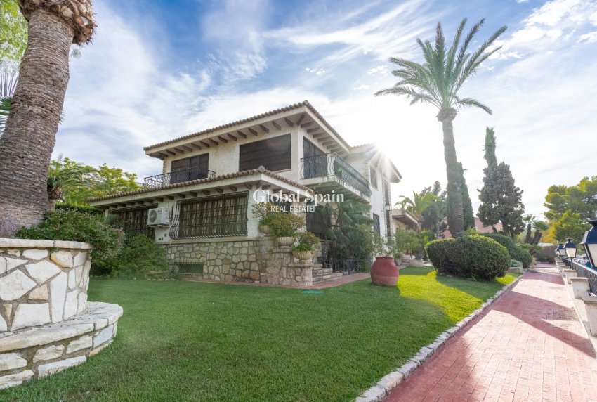 Wederverkoop - VILLA -
ALICANTE - Costa Blanca