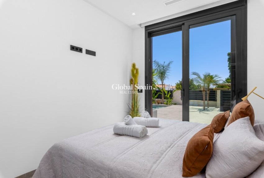 Wederverkoop - Villa -
ALICANTE - El Campello