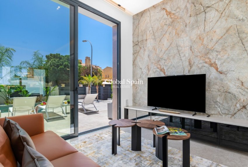 Wederverkoop - Villa -
ALICANTE - El Campello