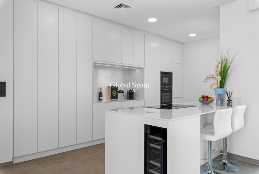 Wederverkoop - Villa -
ALICANTE - El Campello