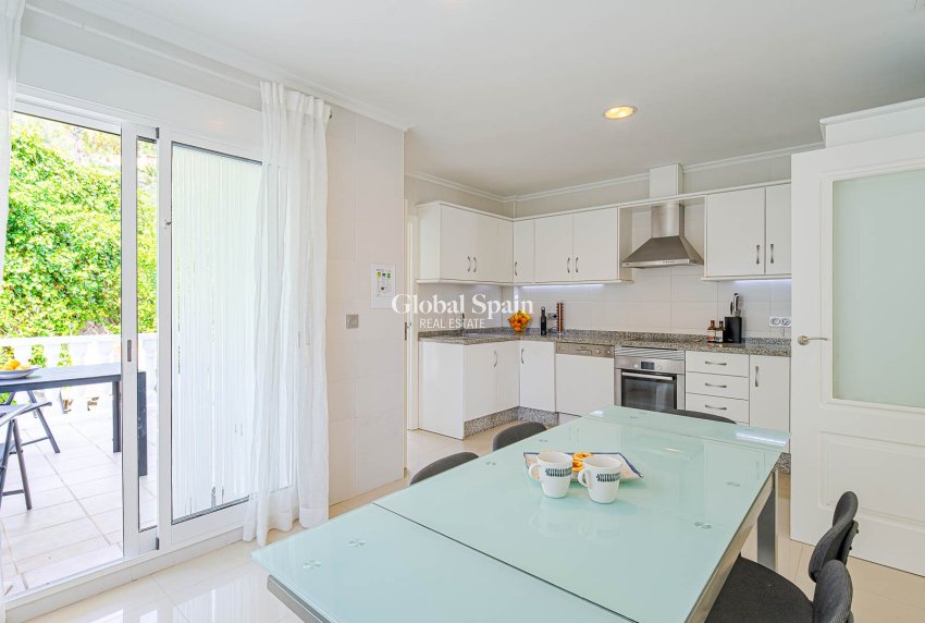 Wederverkoop - VILLA -
ALICANTE - El Campello