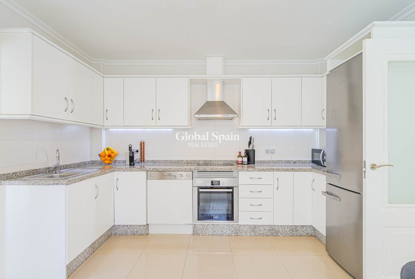 Wederverkoop - VILLA -
ALICANTE - El Campello