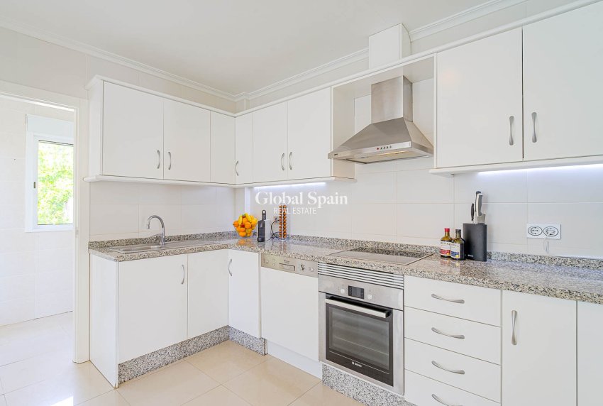 Wederverkoop - VILLA -
ALICANTE - El Campello
