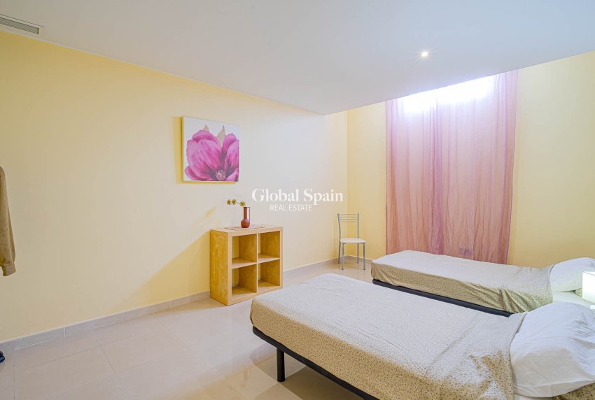Wederverkoop - VILLA -
ALICANTE - El Campello