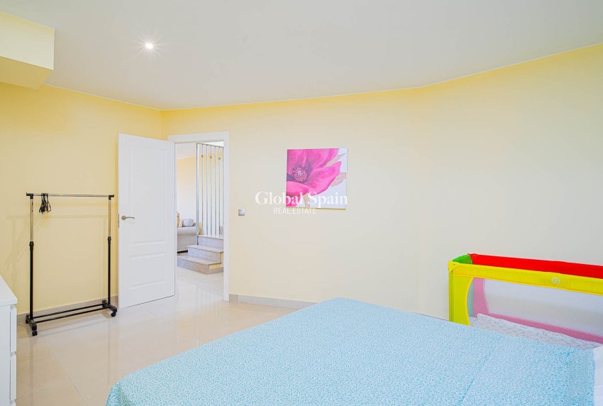Wederverkoop - VILLA -
ALICANTE - El Campello