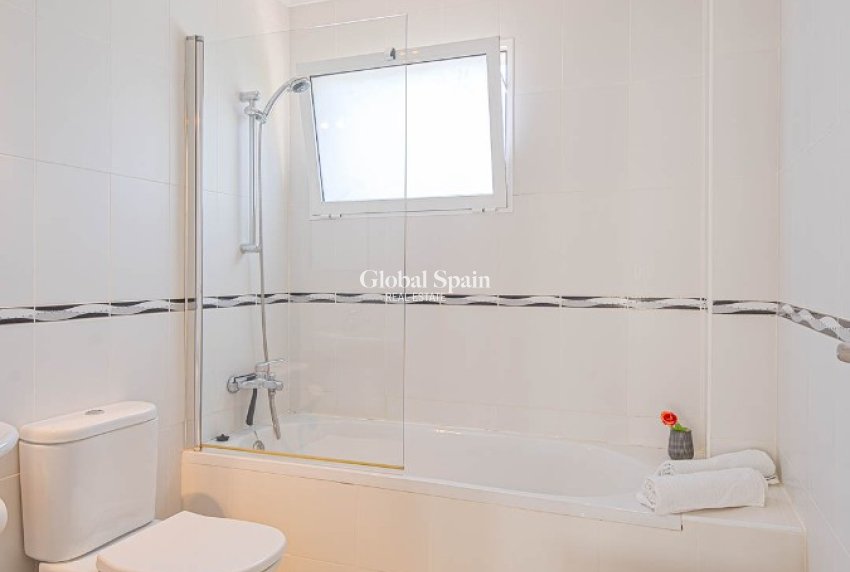 Wederverkoop - VILLA -
ALICANTE - El Campello