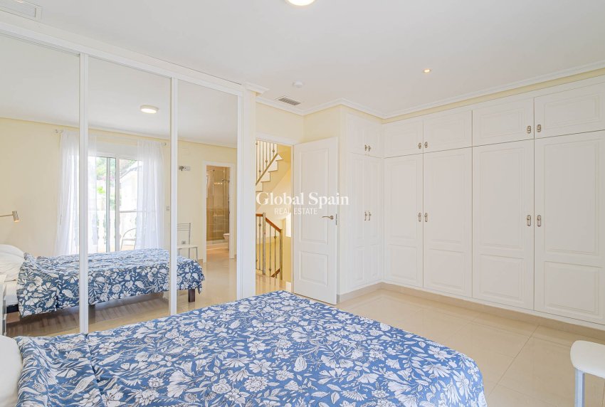 Wederverkoop - VILLA -
ALICANTE - El Campello