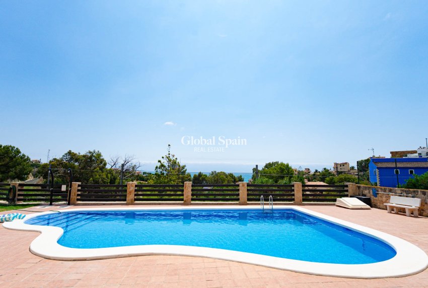 Wederverkoop - VILLA -
ALICANTE - El Campello