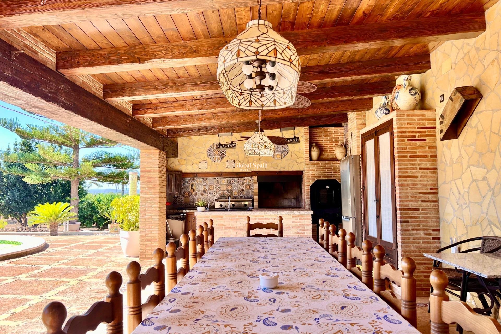 Wederverkoop - VILLA -
ALMORADÍ - Comunidad Valenciana