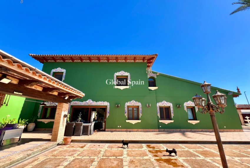 Wederverkoop - VILLA -
ALMORADÍ - Comunidad Valenciana