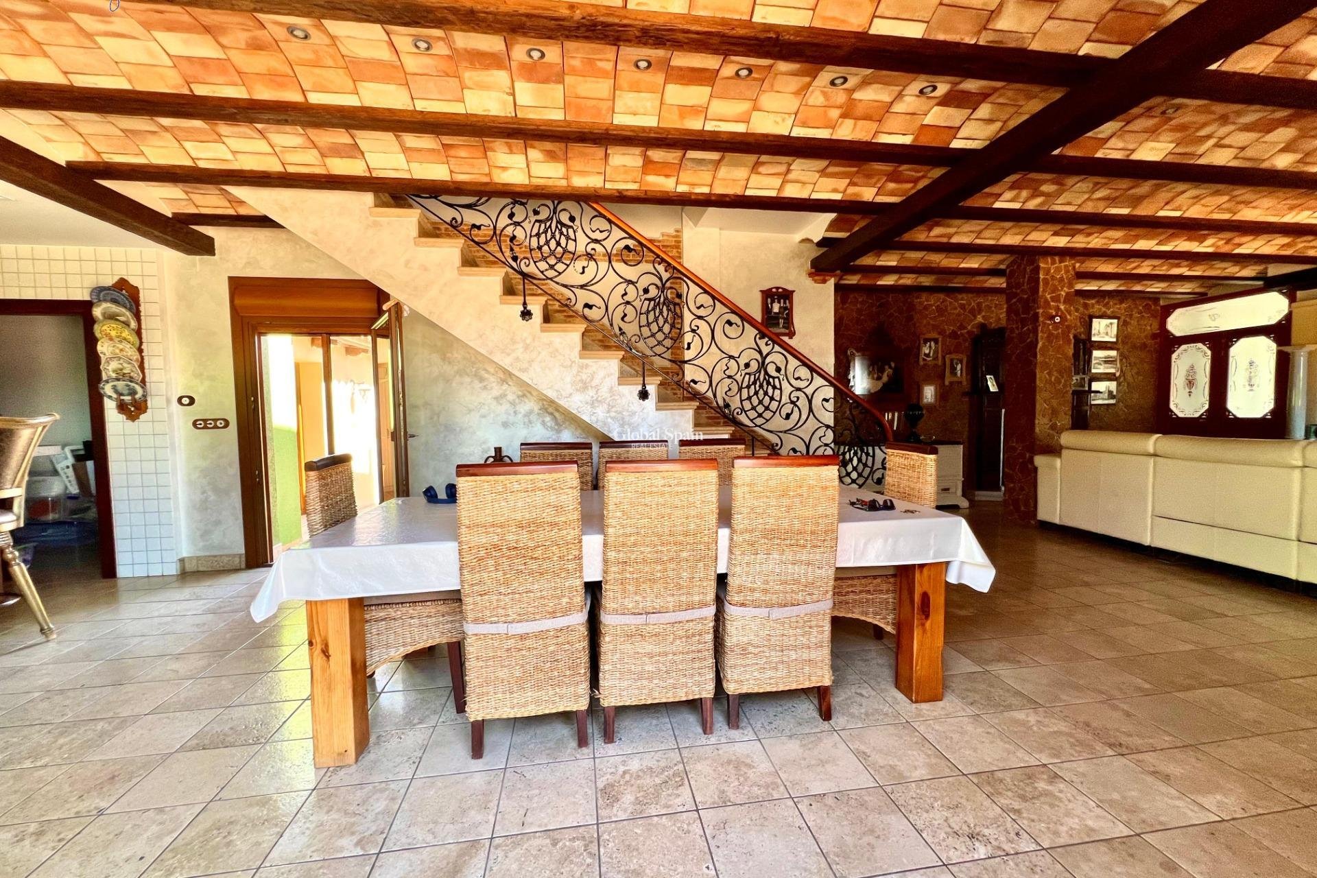 Wederverkoop - VILLA -
ALMORADÍ - Comunidad Valenciana