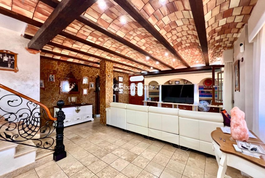 Wederverkoop - VILLA -
ALMORADÍ - Comunidad Valenciana