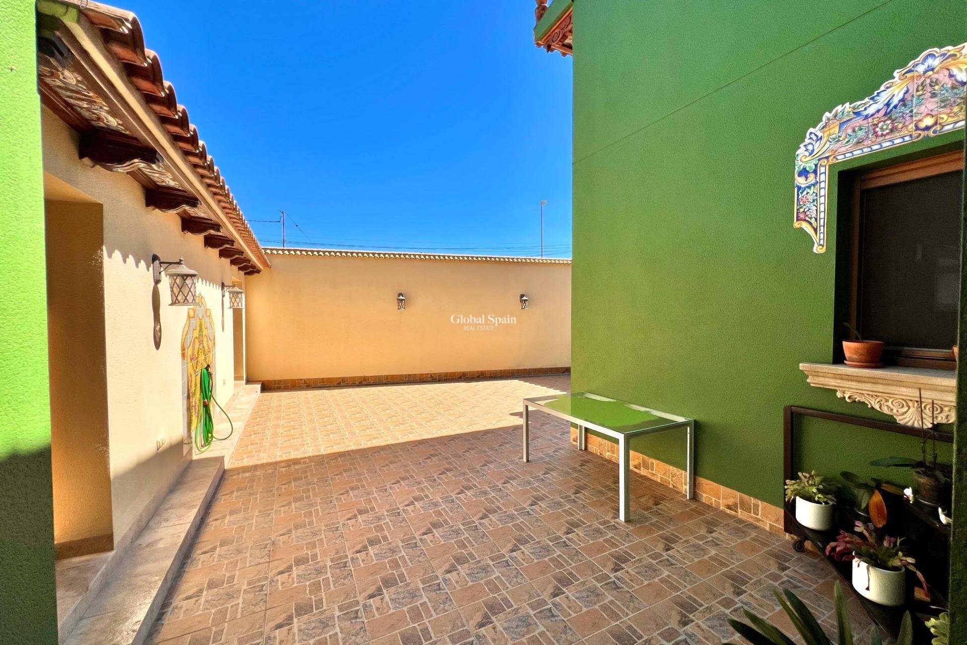 Wederverkoop - VILLA -
ALMORADÍ - Comunidad Valenciana