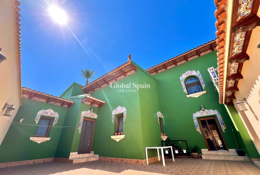 Wederverkoop - VILLA -
ALMORADÍ - Comunidad Valenciana