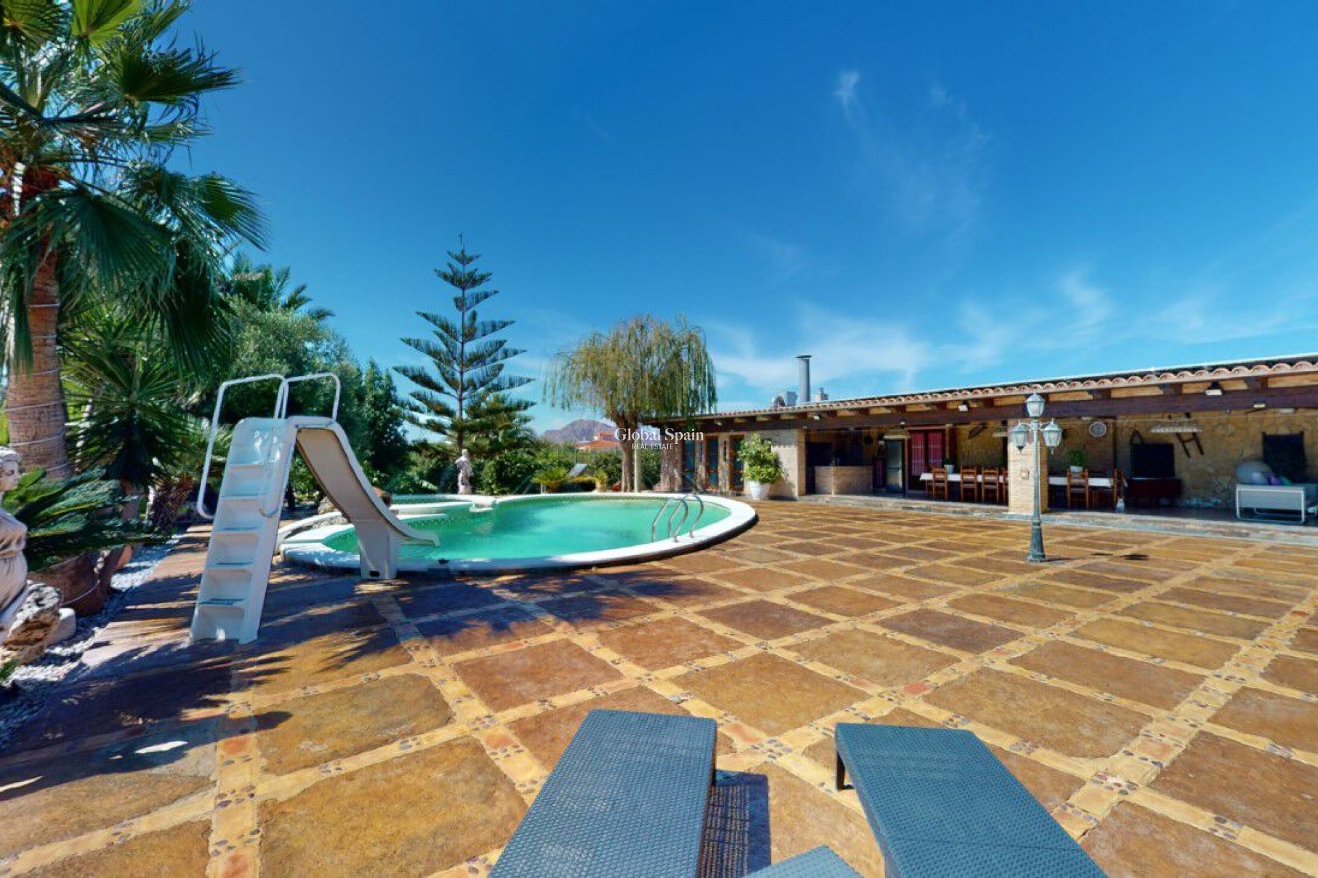 Wederverkoop - VILLA -
ALMORADÍ - Inland