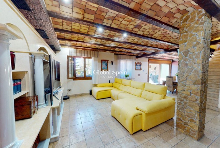 Wederverkoop - VILLA -
ALMORADÍ - Inland