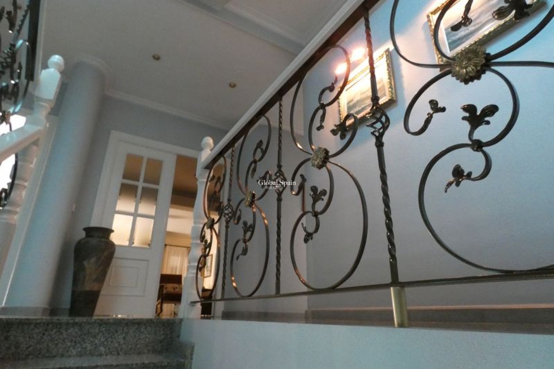 Wederverkoop - VILLA -
ALMORADÍ - Inland