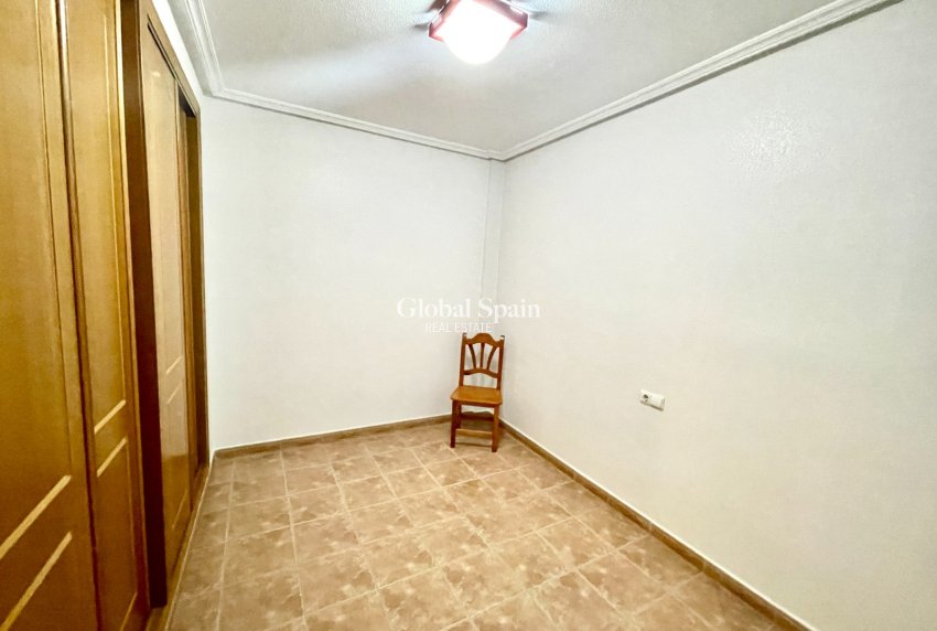 Wederverkoop - VILLA -
ALMORADÍ - Inland