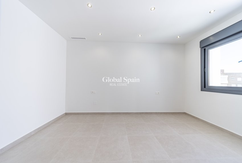 Wederverkoop - Villa -
Almoradi - Las Heredades