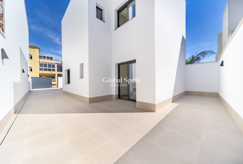 Wederverkoop - Villa -
Almoradi - Las Heredades