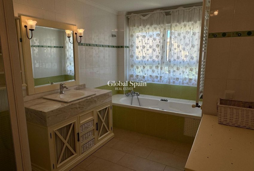 Wederverkoop - VILLA -
ALTEA - ALTEA HILLS