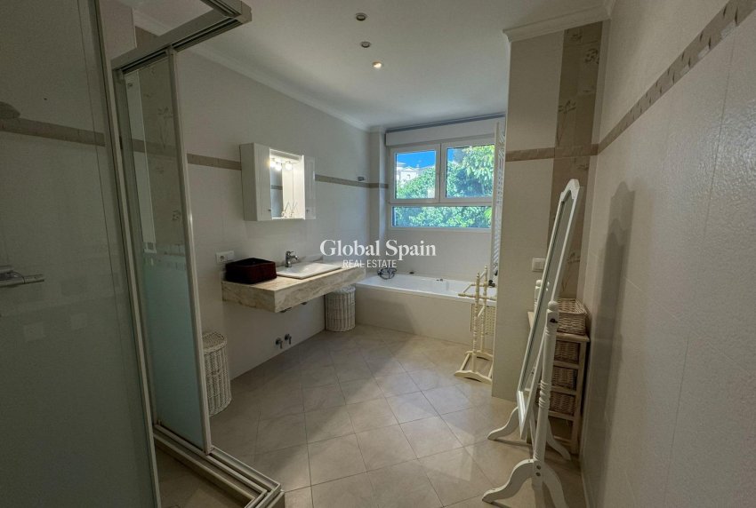 Wederverkoop - VILLA -
ALTEA - ALTEA HILLS