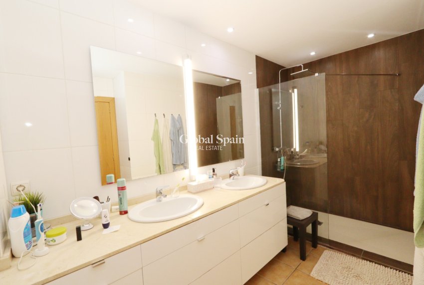 Wederverkoop - VILLA -
ALTEA - Costa Blanca