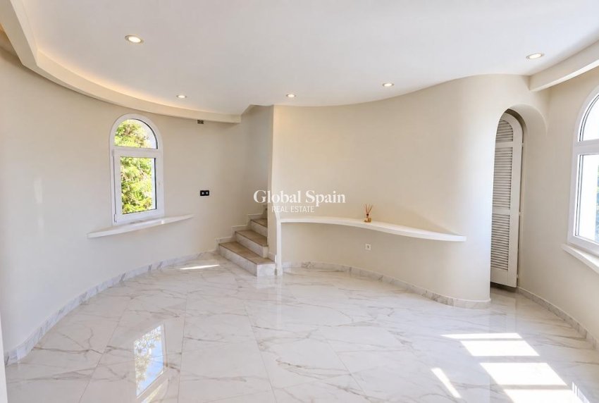 Wederverkoop - VILLA -
ALTEA - Costa Blanca