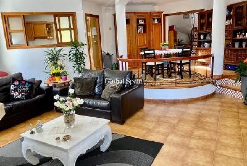 Wederverkoop - VILLA -
ALTEA - Marina Baja