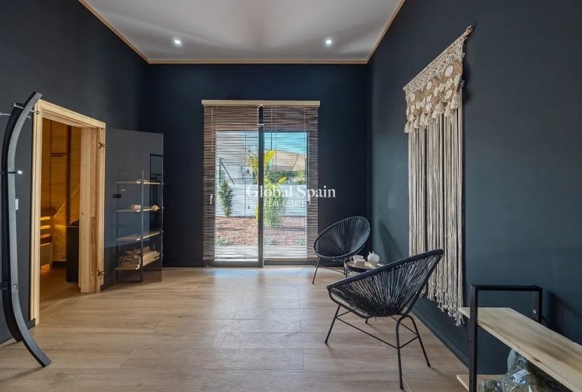 Wederverkoop - VILLA -
ALTEA